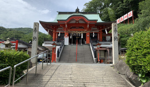 都市高速から見える赤く染まった淡島神社を訪問してみました。